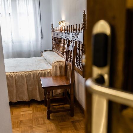 Hostal Santo Domingo De Silos Exteriör bild