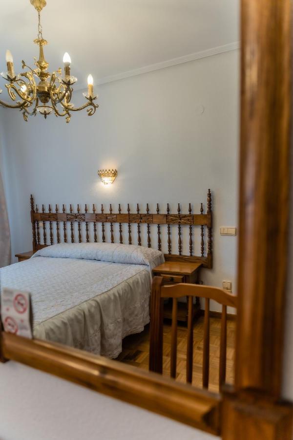 Hostal Santo Domingo De Silos Exteriör bild