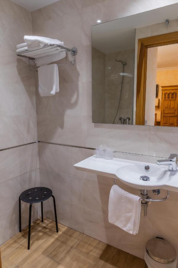 Hostal Santo Domingo De Silos Exteriör bild