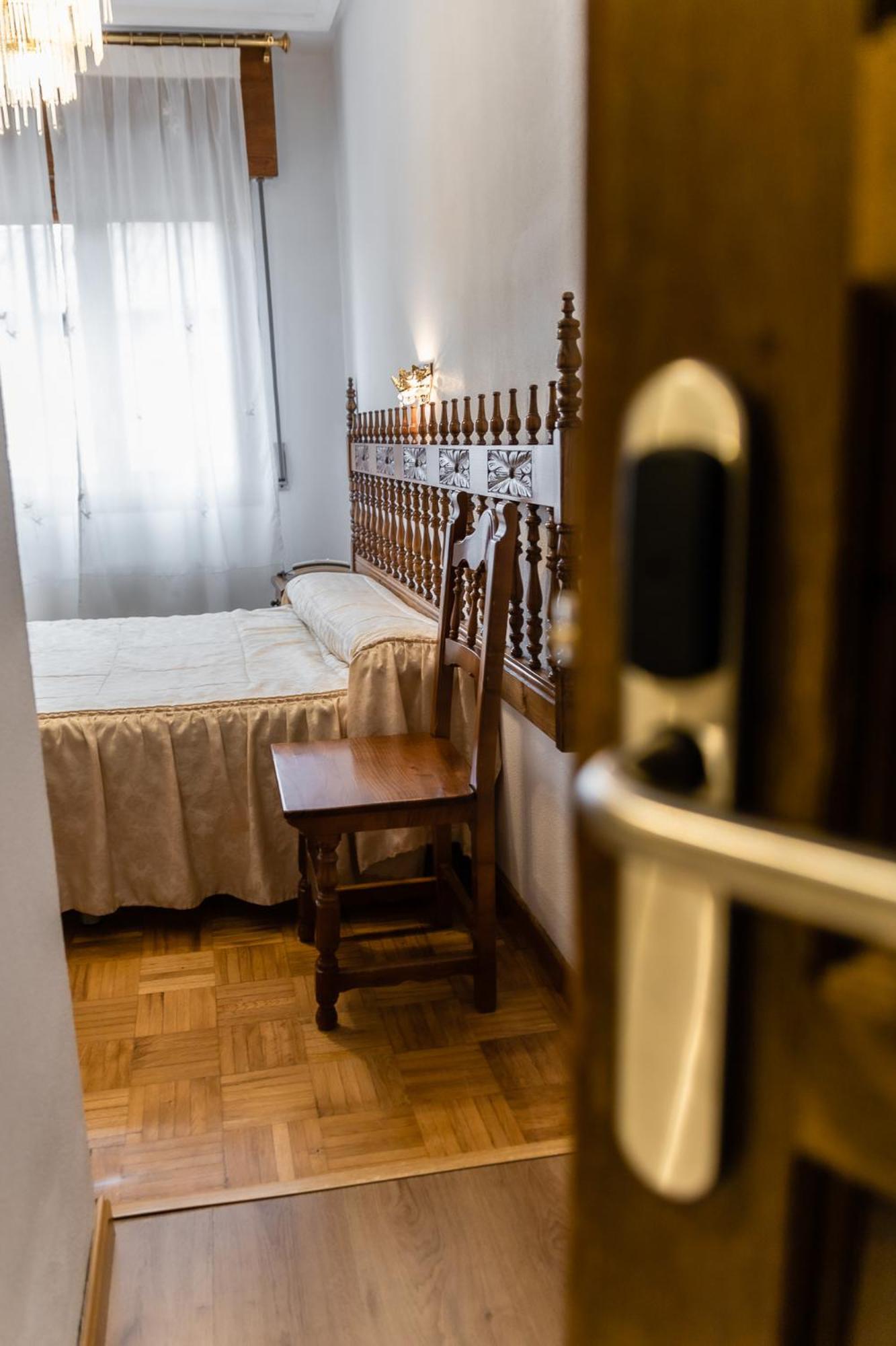 Hostal Santo Domingo De Silos Exteriör bild