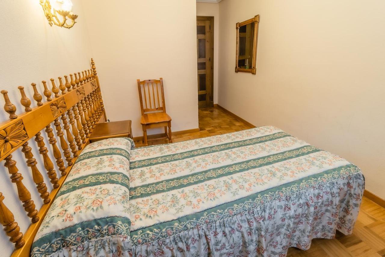 Hostal Santo Domingo De Silos Exteriör bild